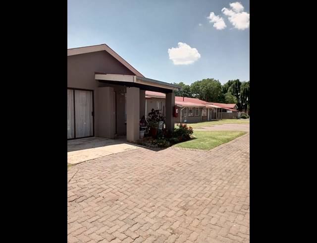 2 BEDROOM HOUSE FOR SALE IN PAUL KRUGERSOORD